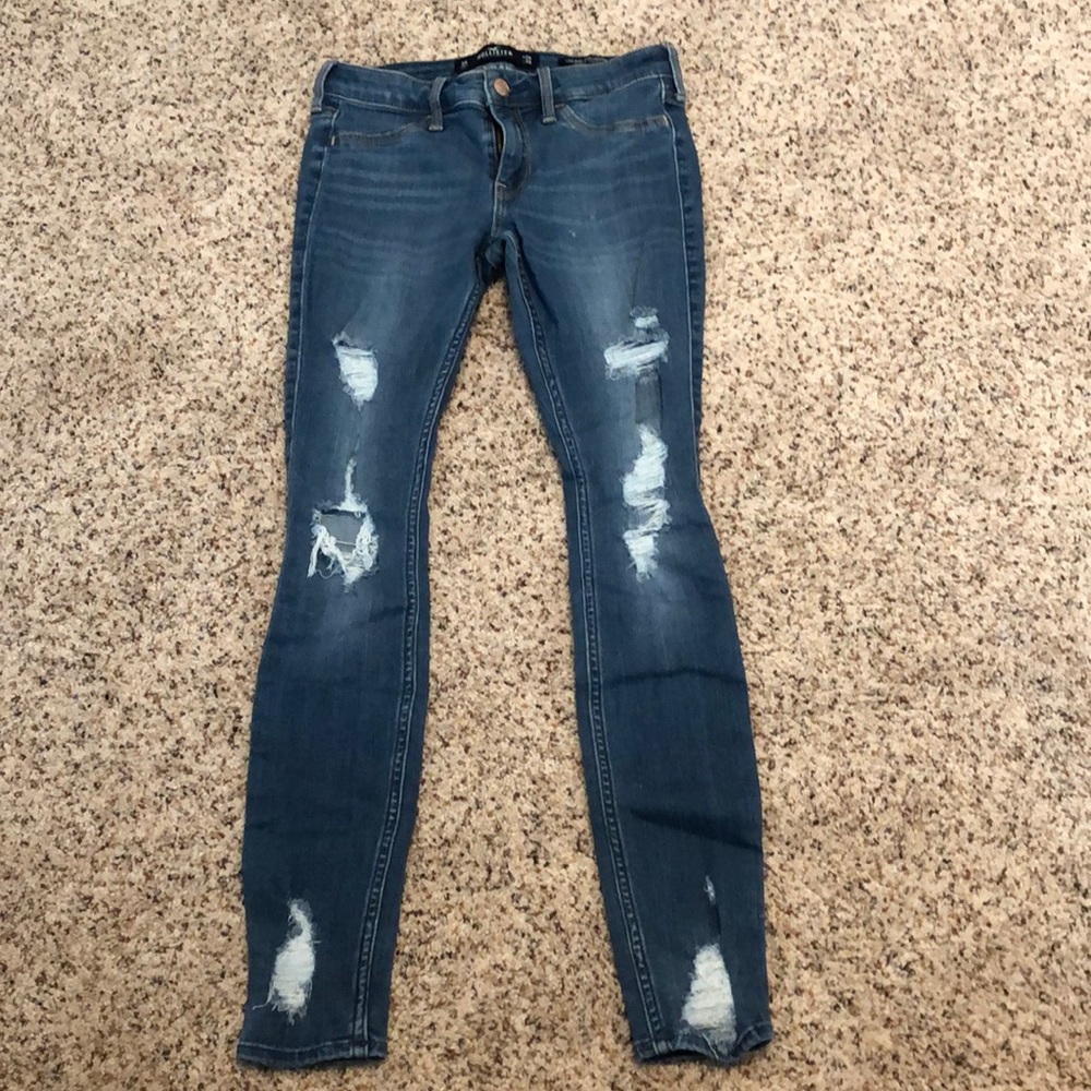 Hollister ripped jeggings (waist:26; length: 28